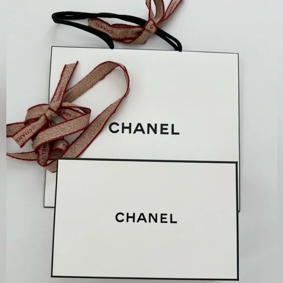 LIKE NEW Chanel White Gift Box and Shopping Bag - Picture 2 of 12